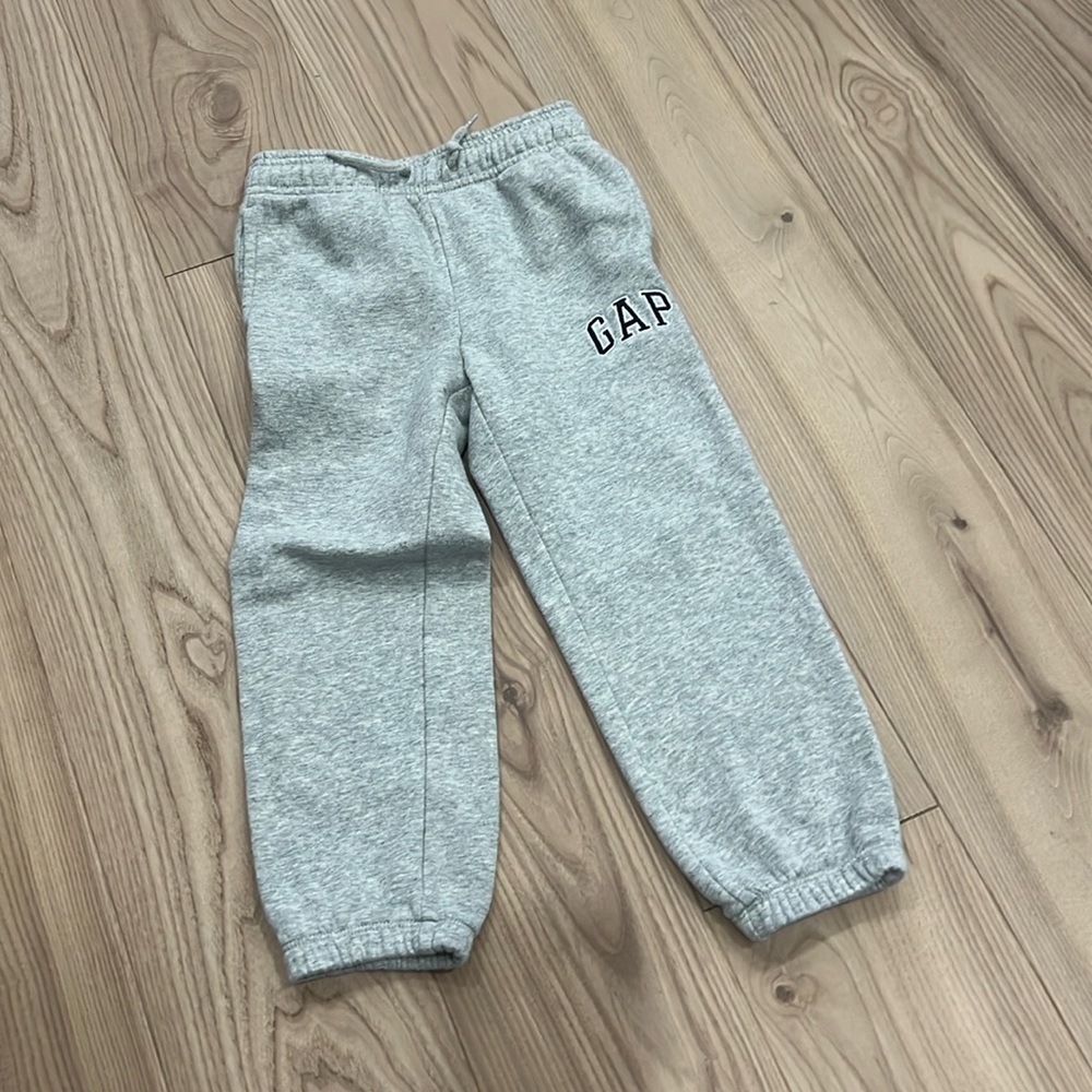 Gap boys fleece joggers